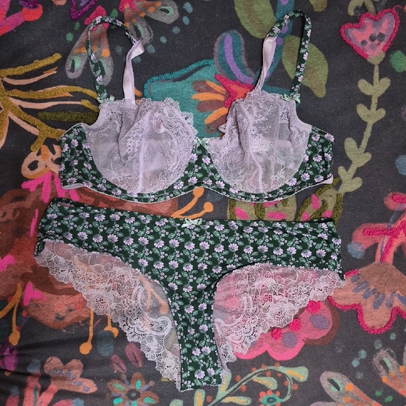 Adore Me Other - Adore Me Green Floral And Lavender Lace Bra N Panty Set